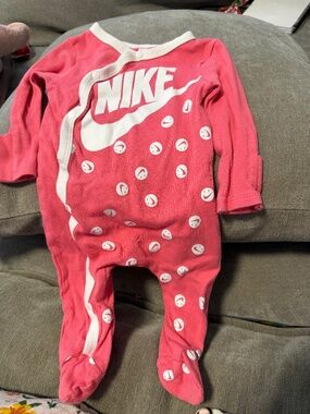 Nike 3m onsie